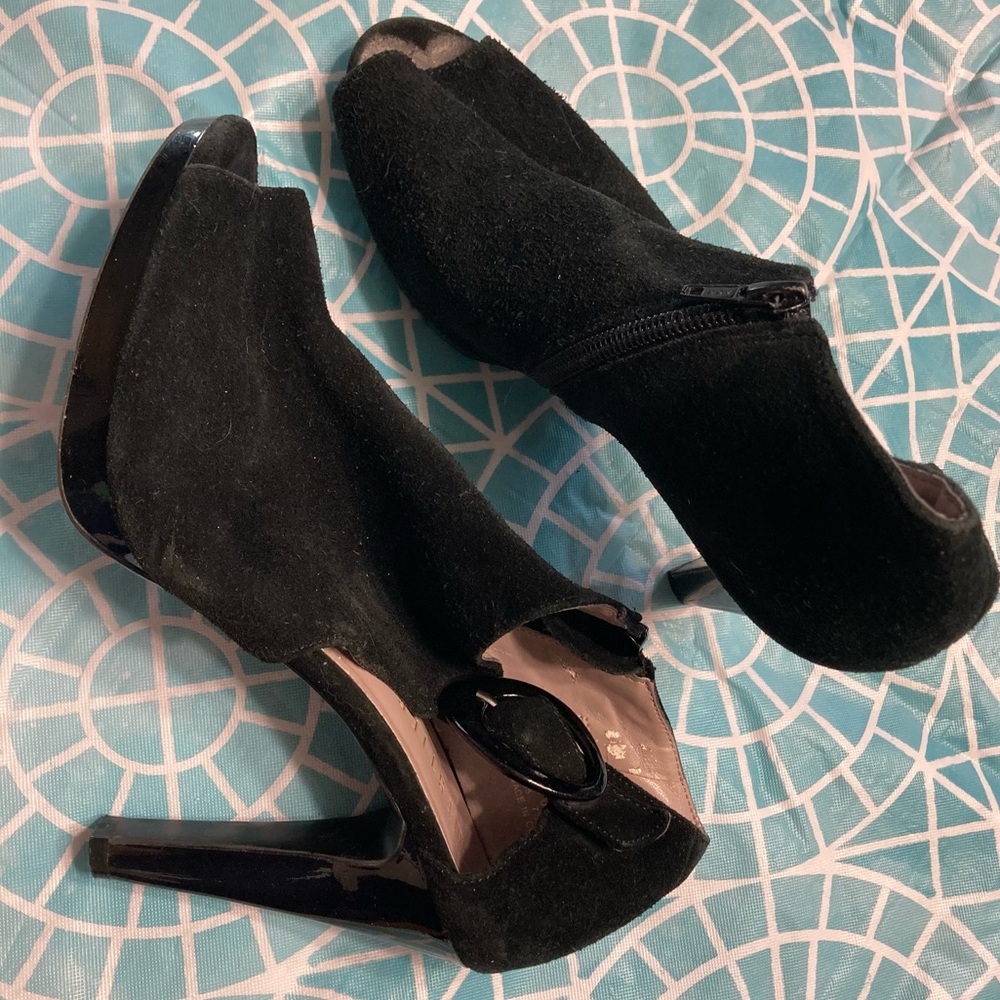 💛TODAY***$23***Westies black true suede, open toed vintage booties.